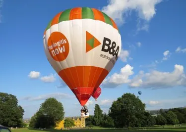 HOT AIR BALLOON: