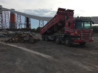 lorry tipping hardcore