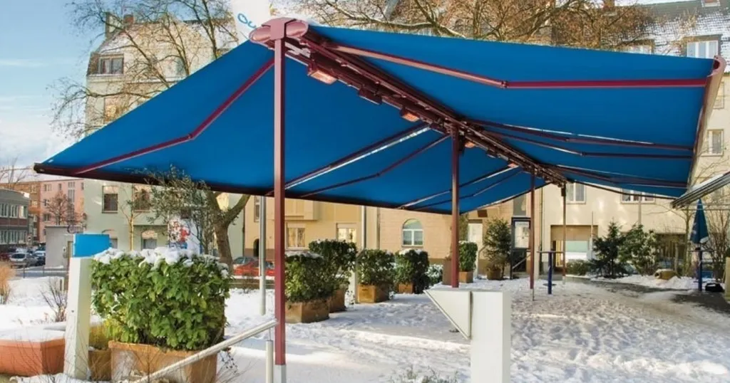 Store banne installé sur façade de boutique