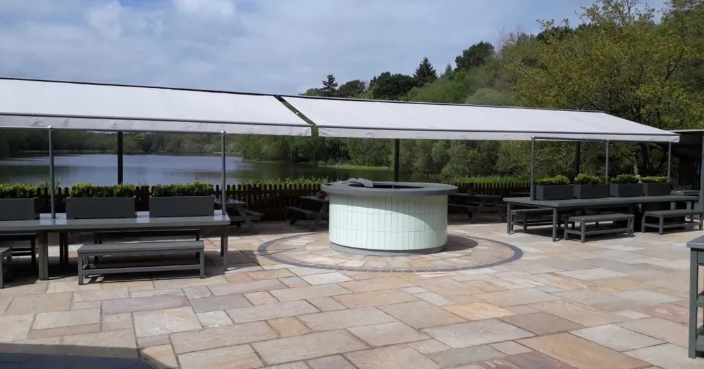 The Bracebridge Crown Outdoor