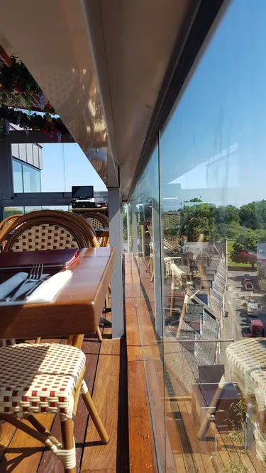 Glass wall