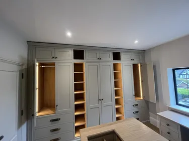 Dressing Room Floor to Ceiling Unit made from MEDITE MR