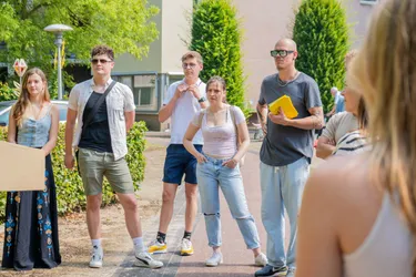 Students gathered to see Sjuul Baar's Ball Game exhibited